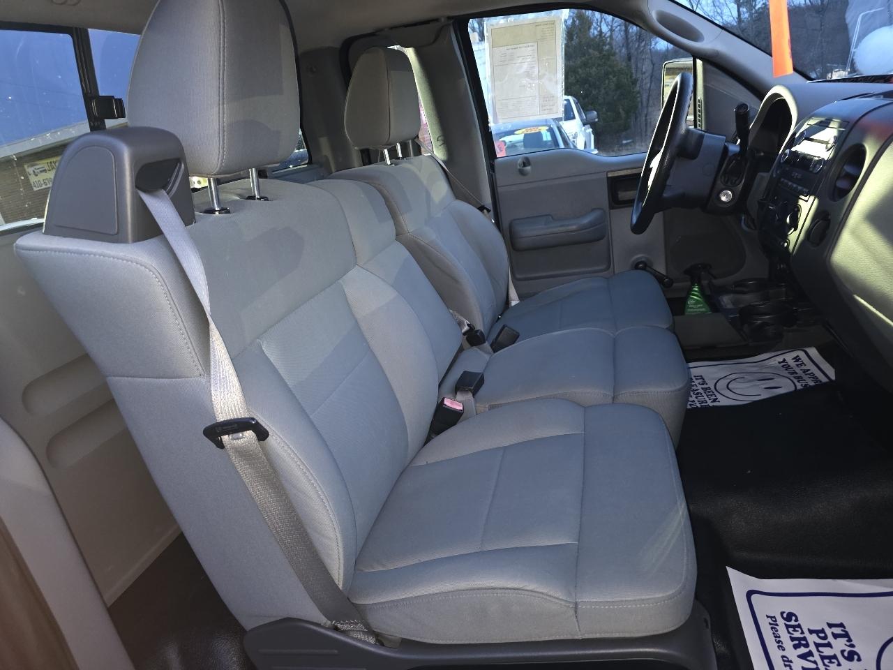 Ford F-150 2WD Reg Cab 145" XLT w/HD Payload Pkg 2008