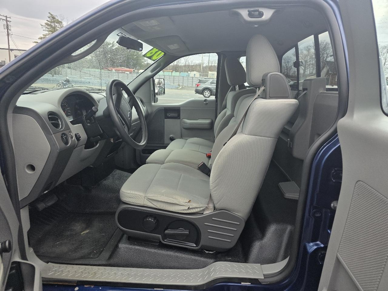 Ford F-150 2WD Reg Cab 145" XLT w/HD Payload Pkg 2008