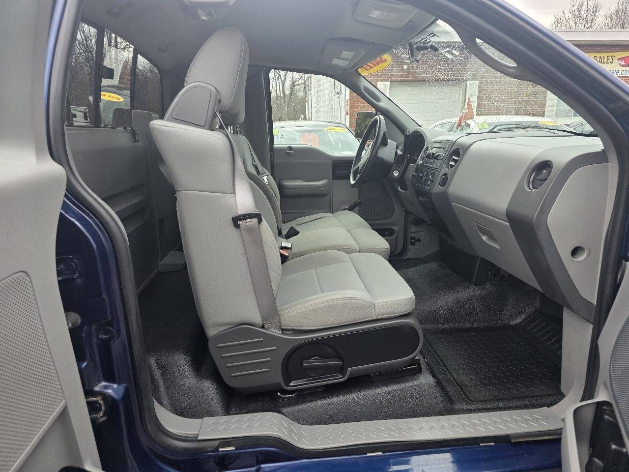 Ford F-150 2WD Reg Cab 145" XLT w/HD Payload Pkg 2008