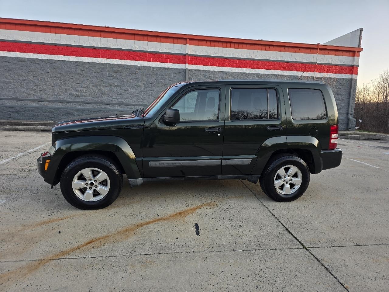 Jeep Liberty Sport 2WD 2011