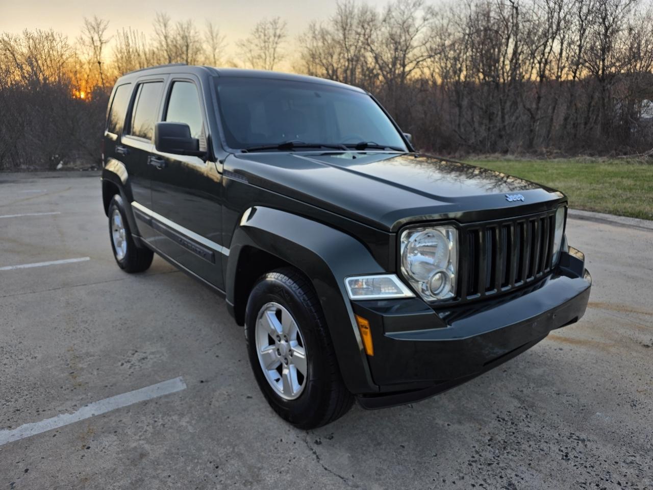 Jeep Liberty Sport 2WD 2011
