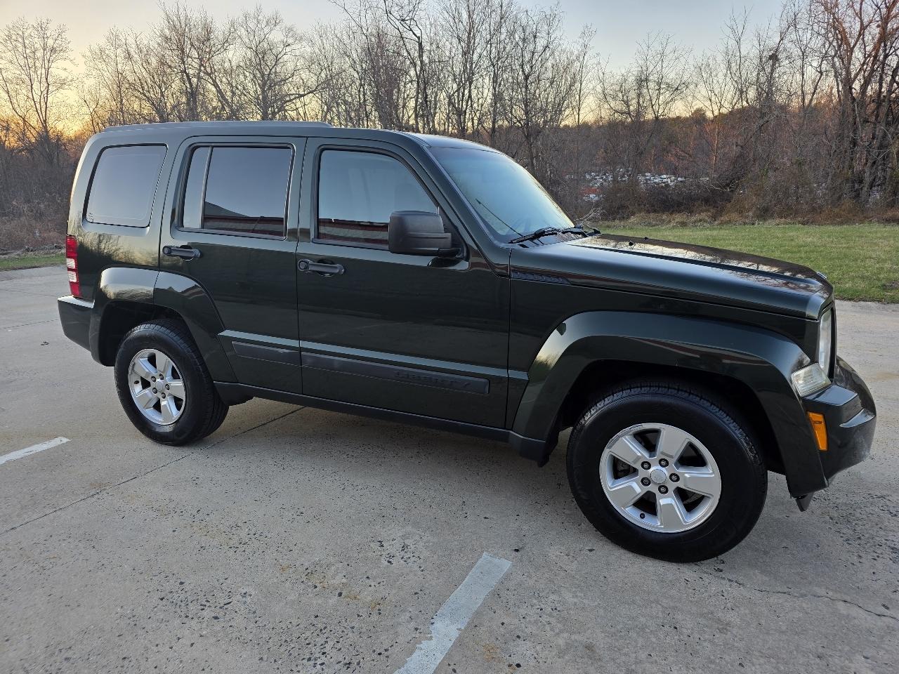 Jeep Liberty Sport 2WD 2011