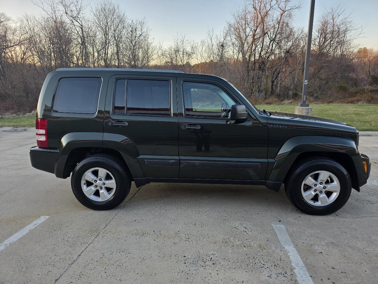 Jeep Liberty Sport 2WD 2011