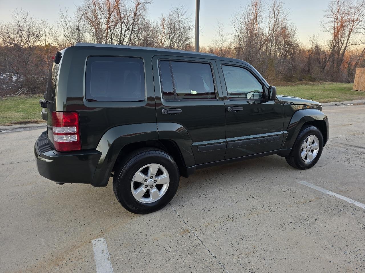 Jeep Liberty Sport 2WD 2011