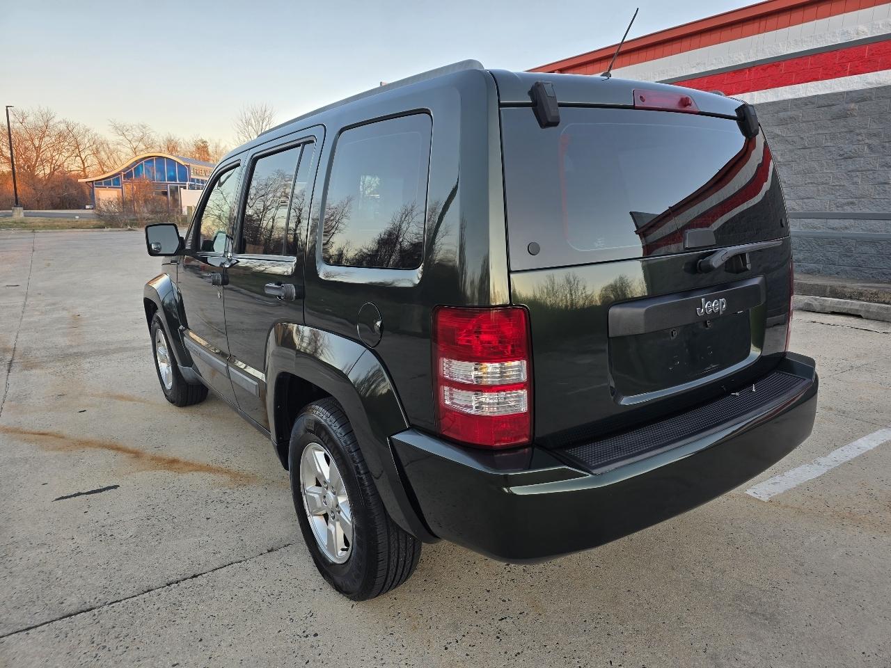 Jeep Liberty Sport 2WD 2011