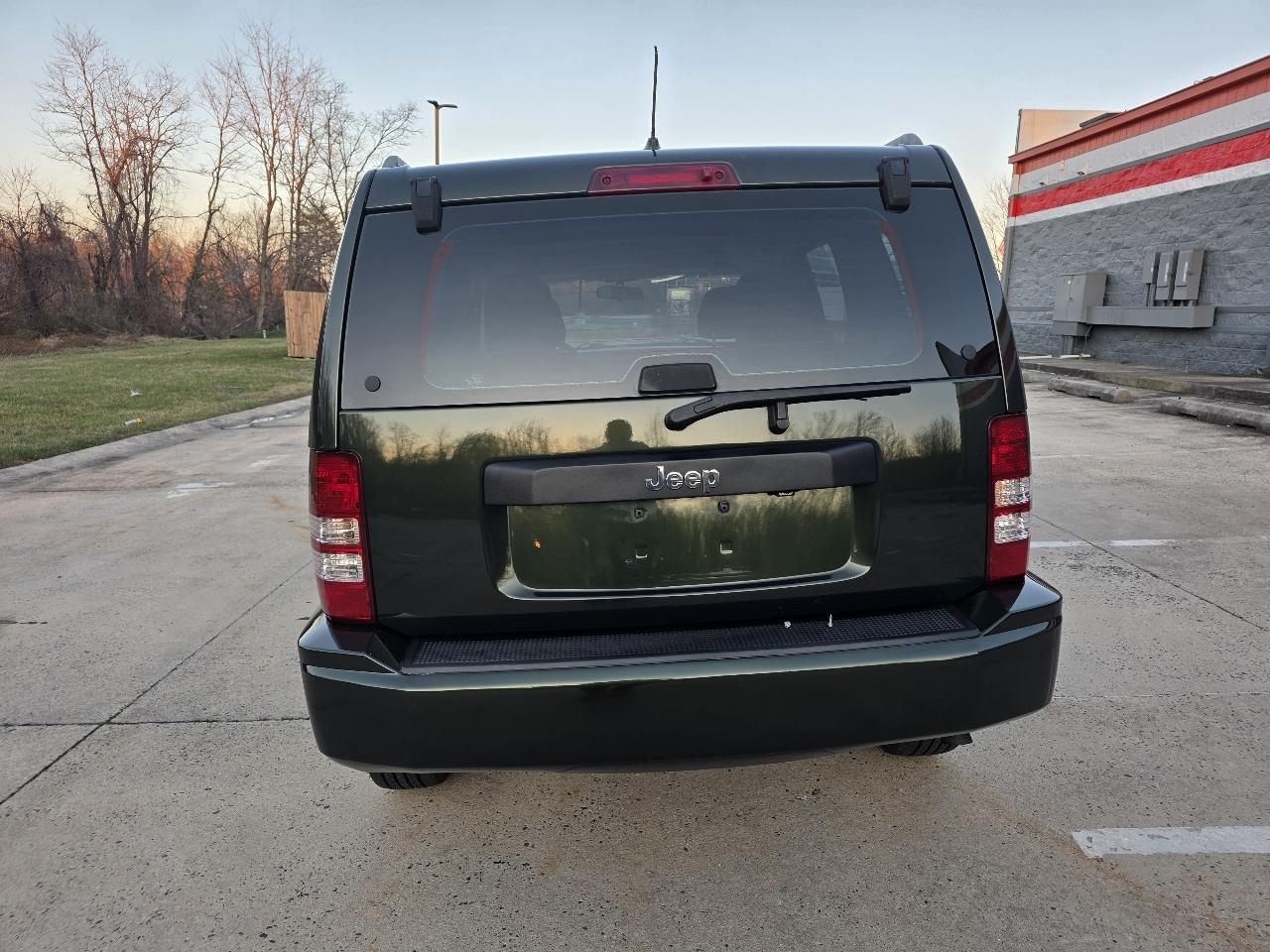 Jeep Liberty Sport 2WD 2011