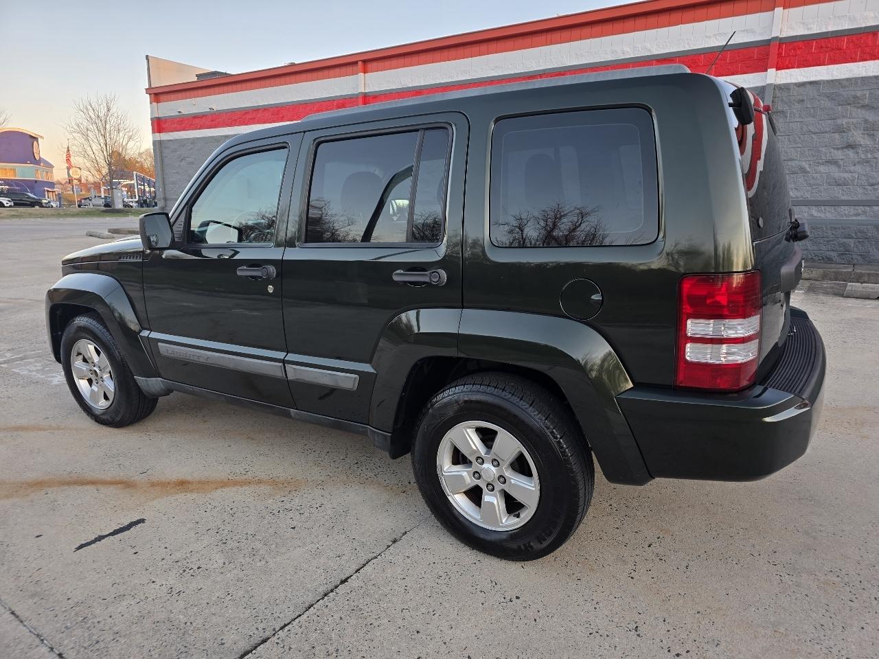 Jeep Liberty Sport 2WD 2011