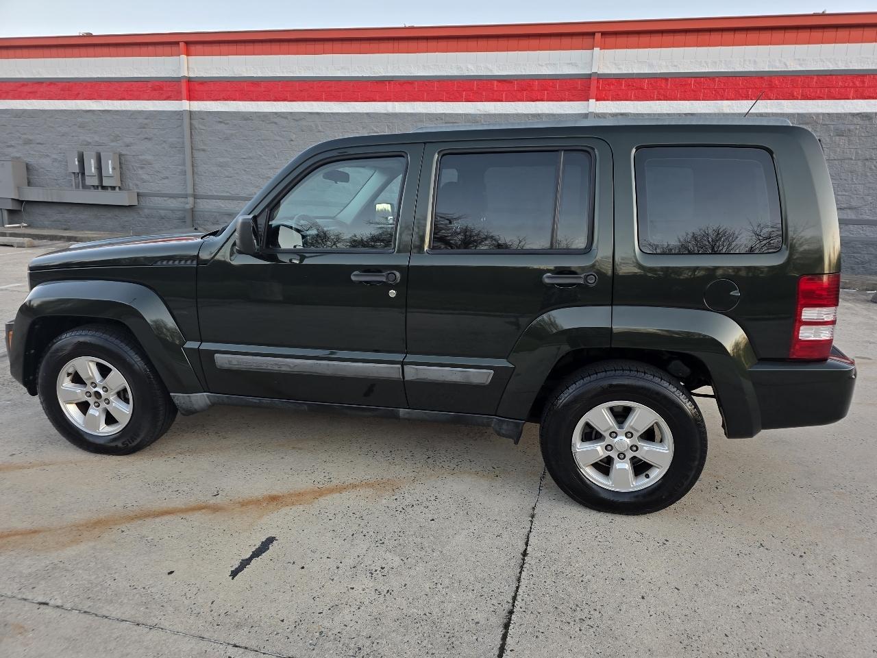 Jeep Liberty Sport 2WD 2011