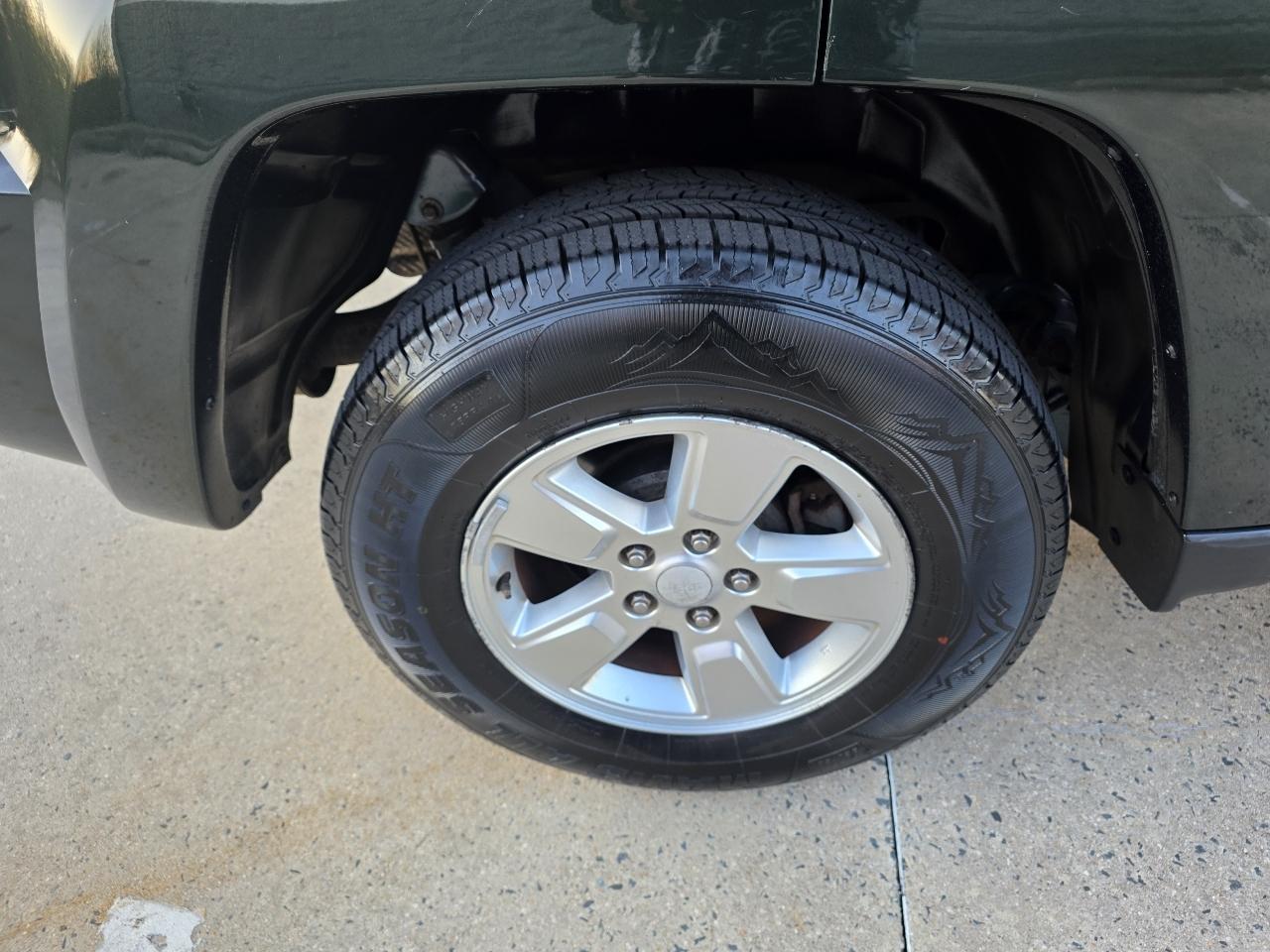 Jeep Liberty Sport 2WD 2011