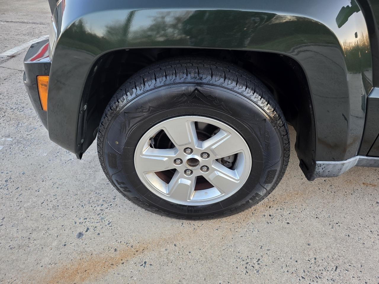 Jeep Liberty Sport 2WD 2011