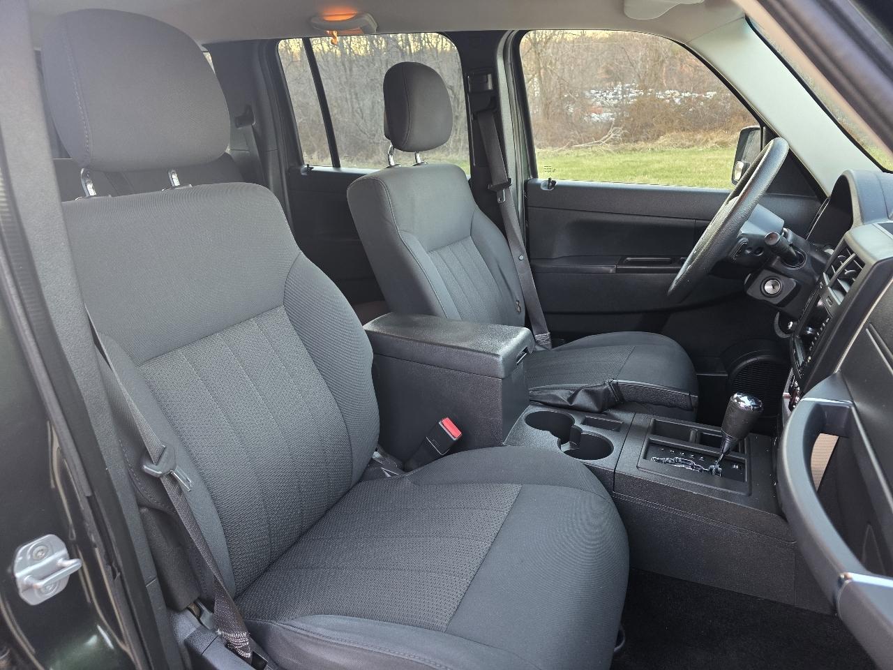 Jeep Liberty Sport 2WD 2011