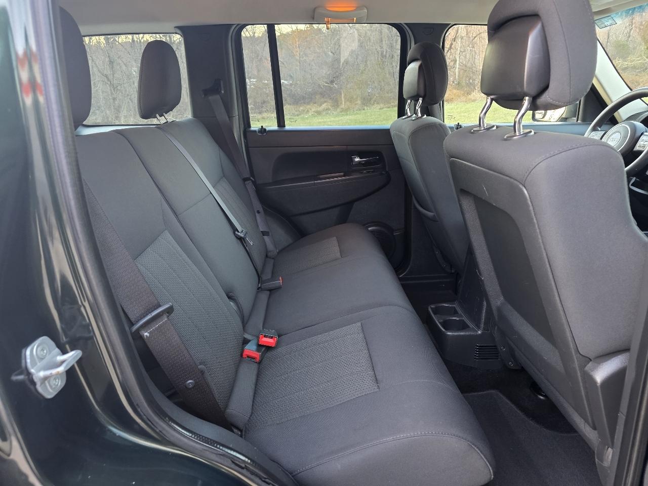 Jeep Liberty Sport 2WD 2011