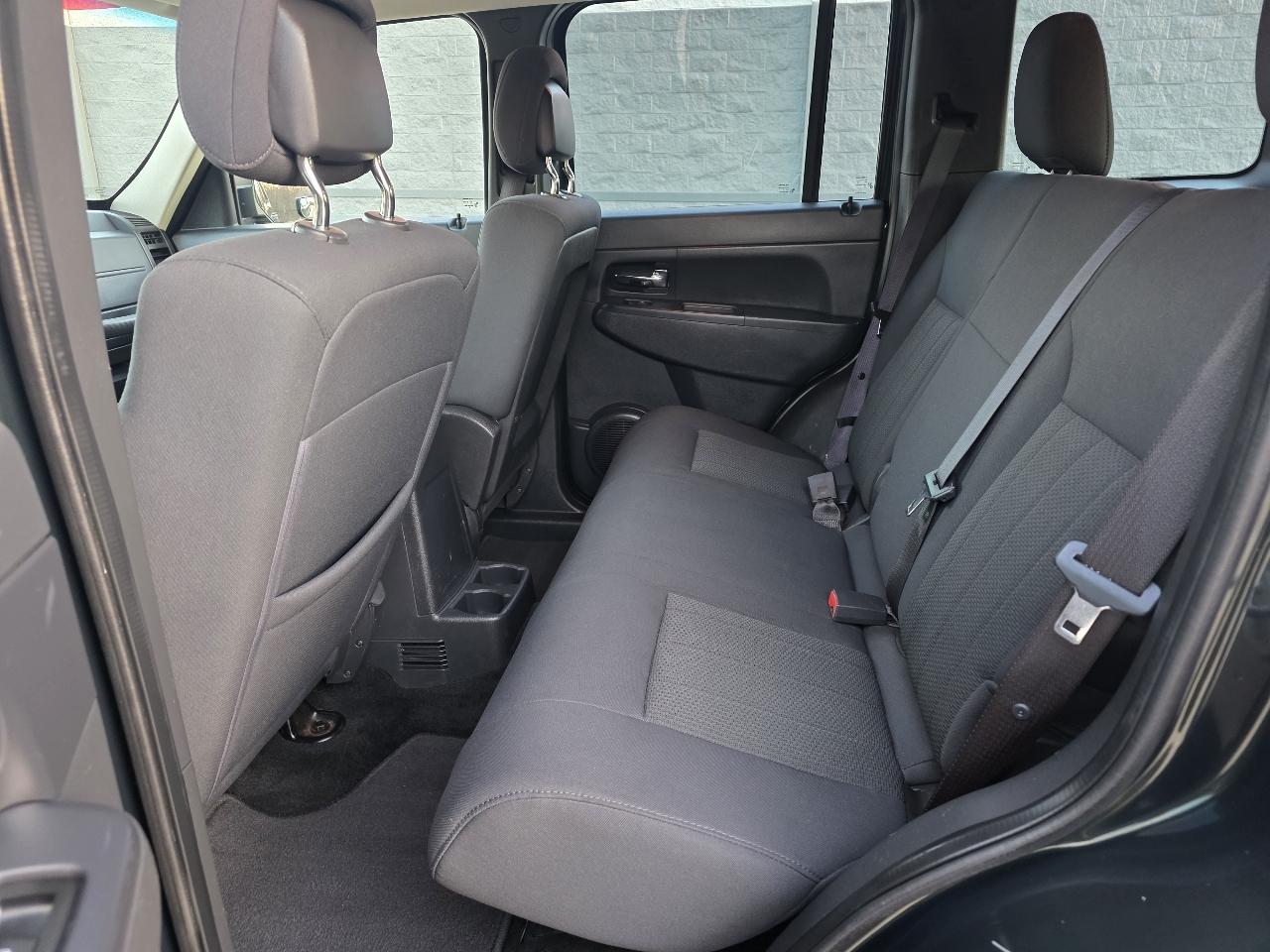 Jeep Liberty Sport 2WD 2011