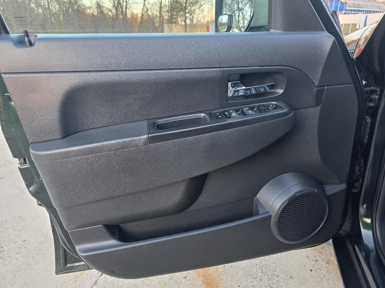 Jeep Liberty Sport 2WD 2011