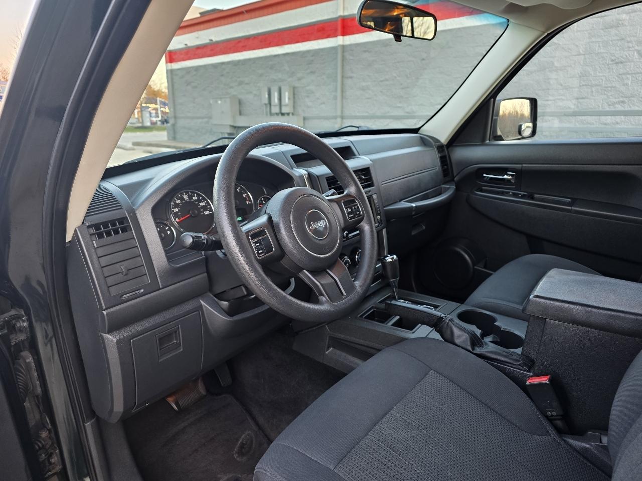 Jeep Liberty Sport 2WD 2011