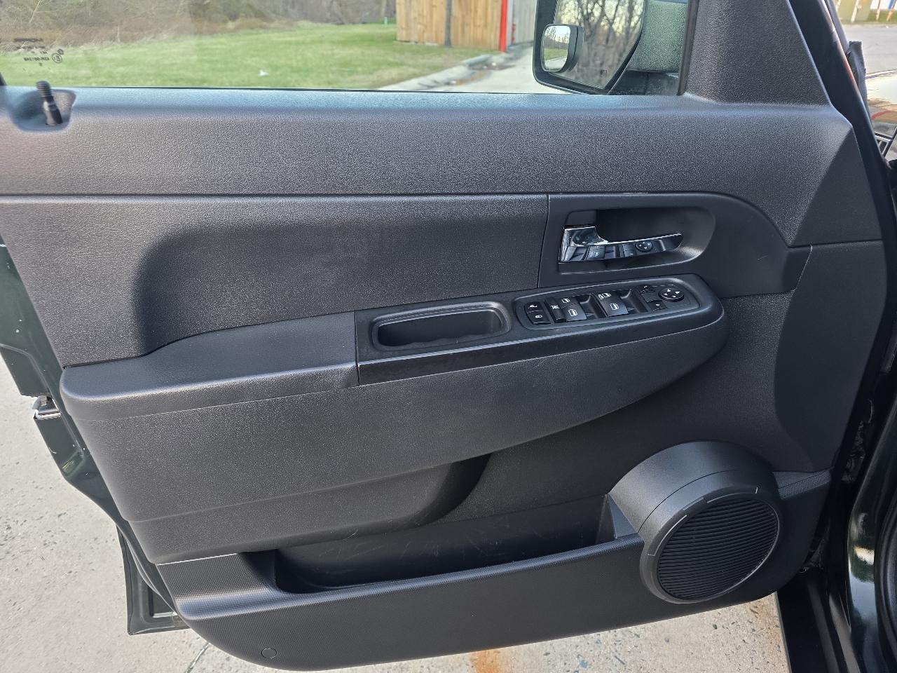 Jeep Liberty Sport 2WD 2011