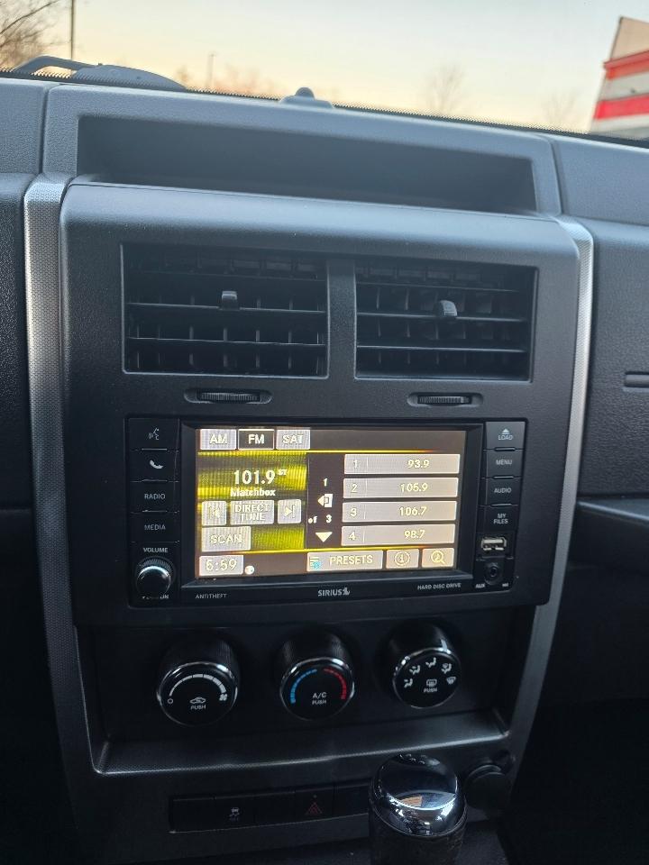 Jeep Liberty Sport 2WD 2011