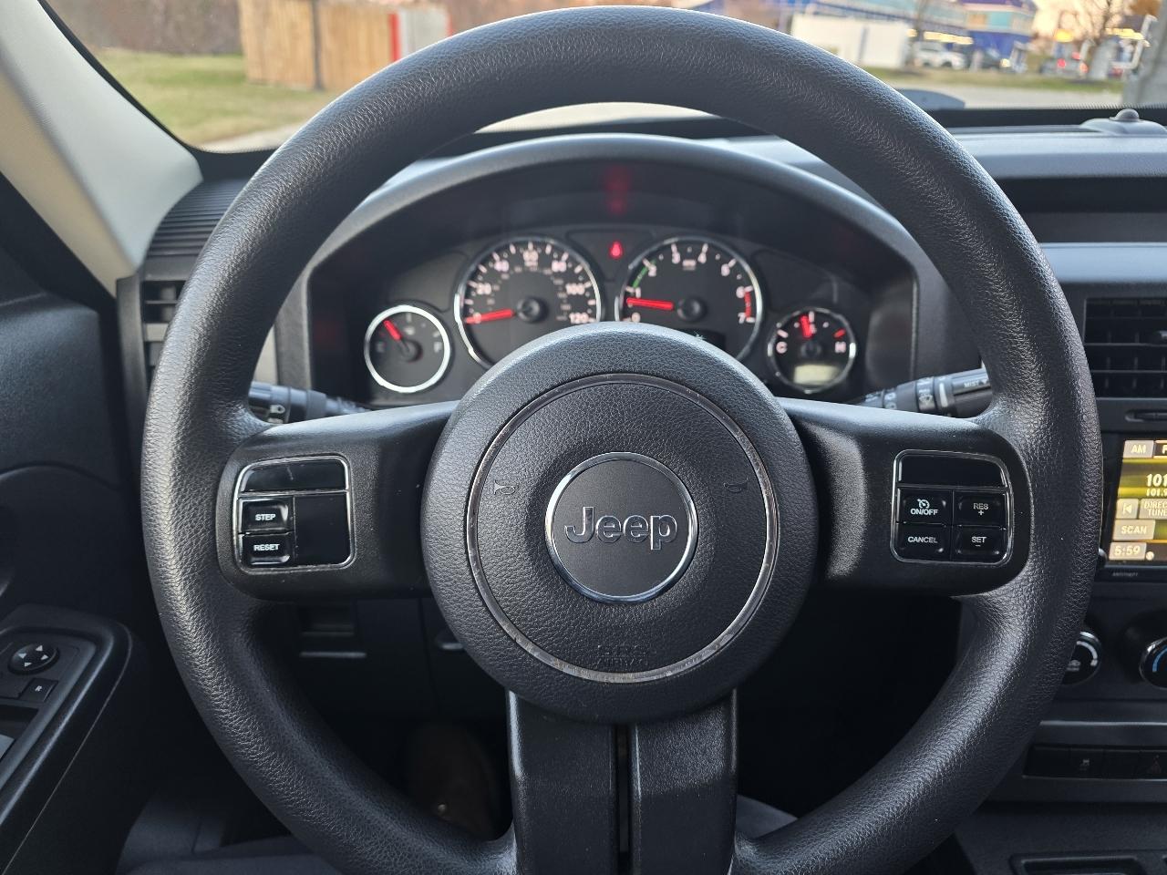 Jeep Liberty Sport 2WD 2011