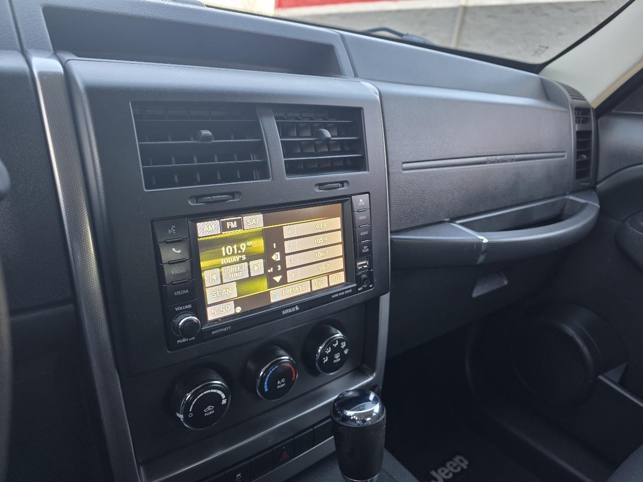 Jeep Liberty Sport 2WD 2011