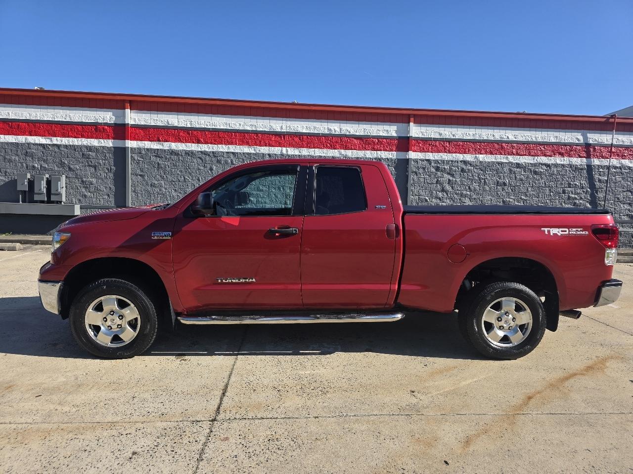 Toyota Tundra Tundra-Grade 5.7L Double Cab 4WD 2011
