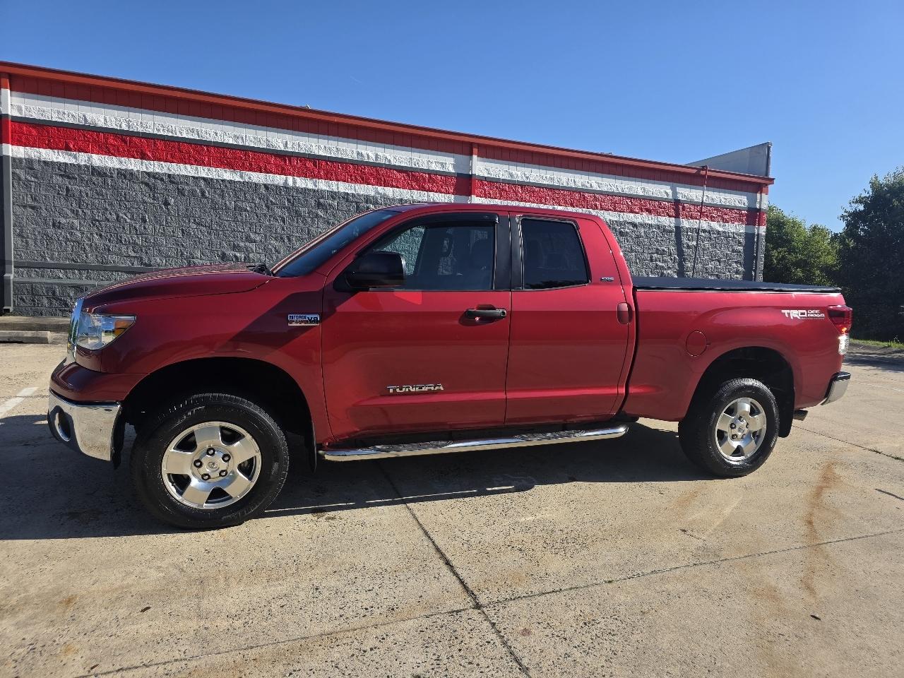 Toyota Tundra Tundra-Grade 5.7L Double Cab 4WD 2011