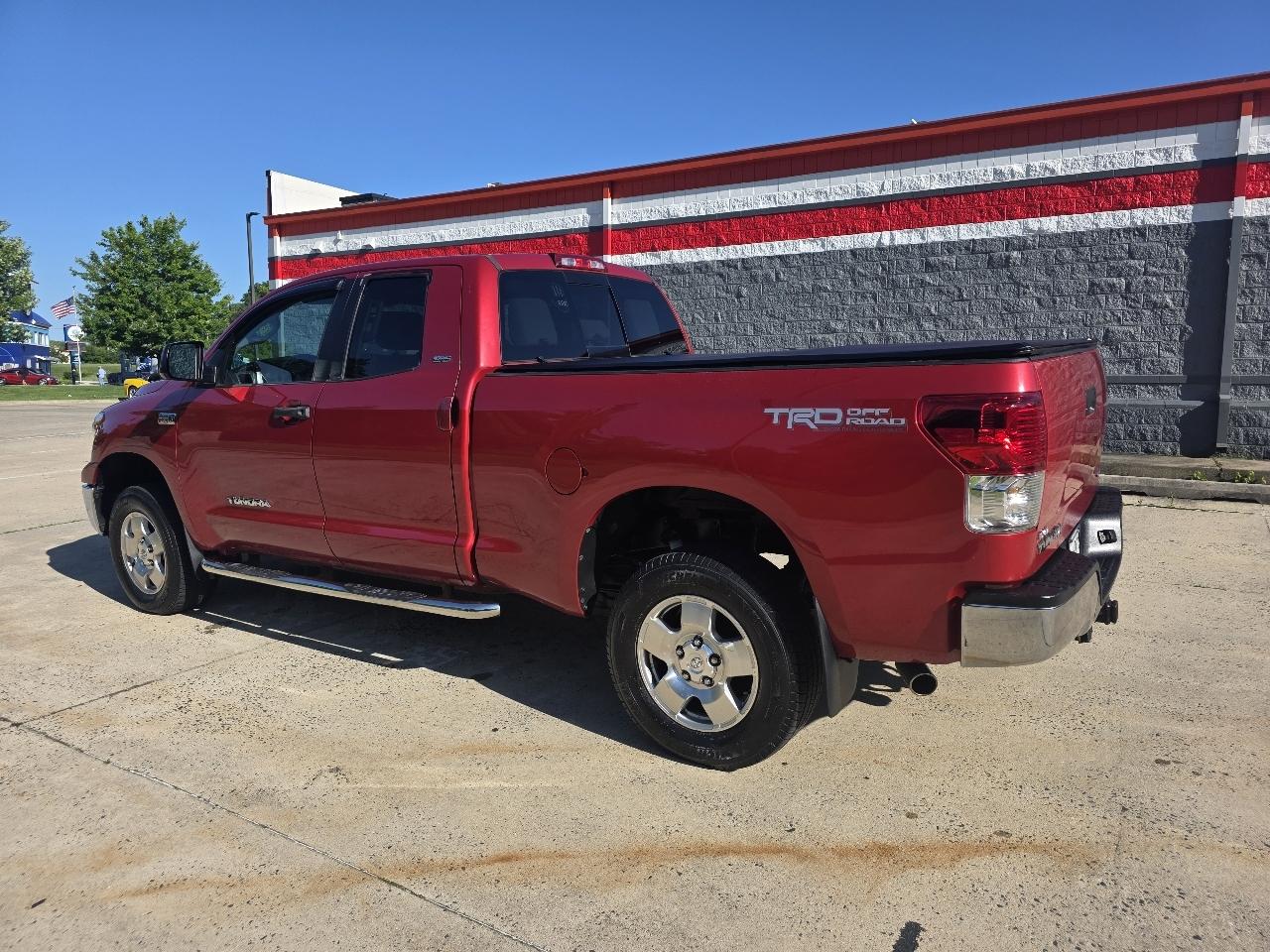 Toyota Tundra Tundra-Grade 5.7L Double Cab 4WD 2011