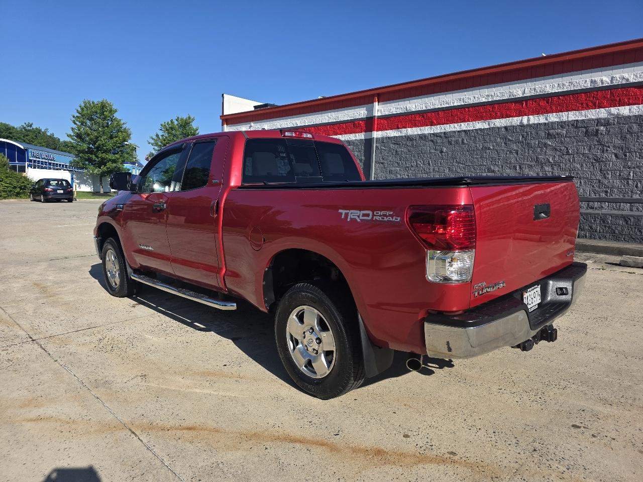 Toyota Tundra Tundra-Grade 5.7L Double Cab 4WD 2011