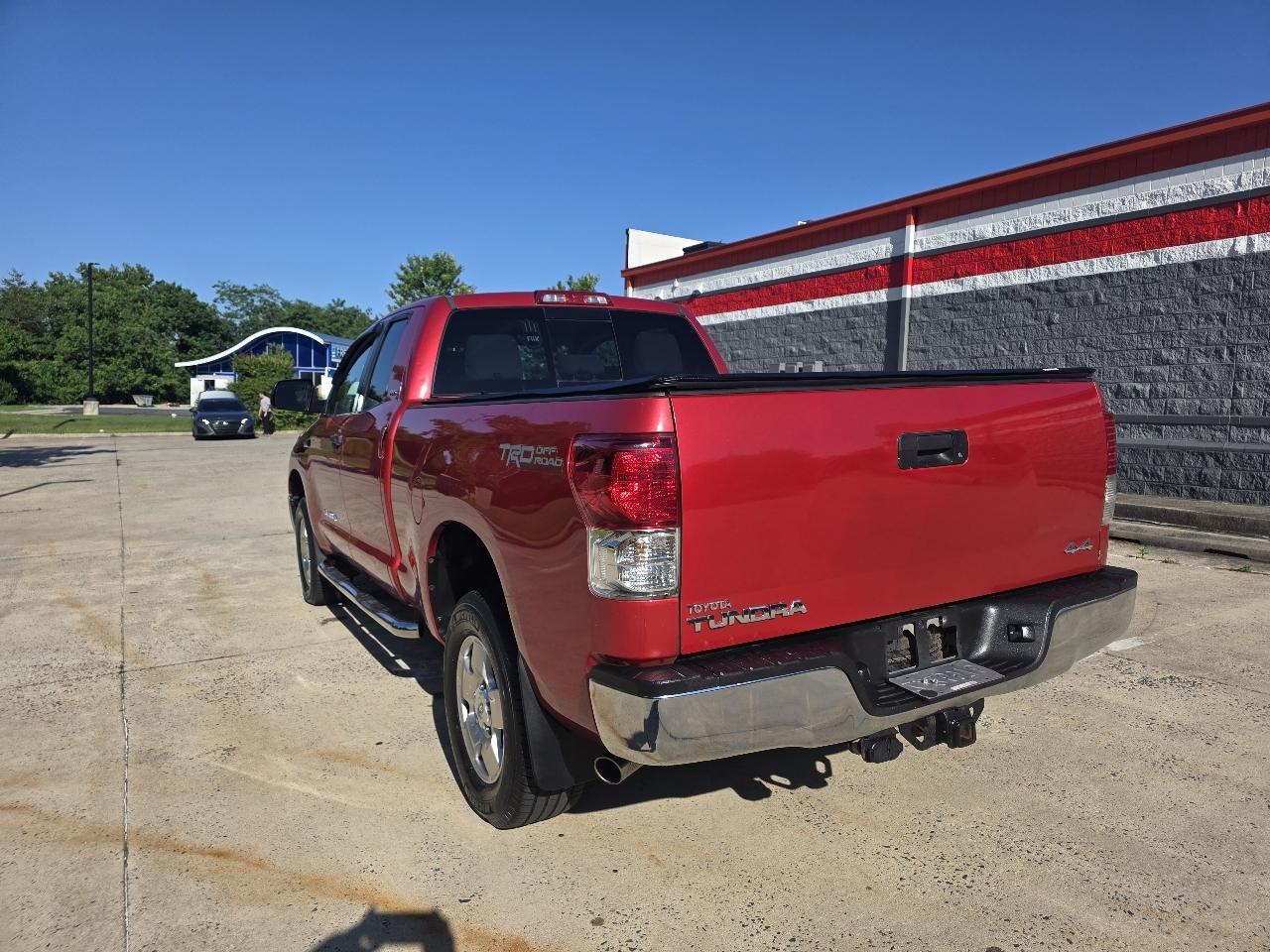 Toyota Tundra Tundra-Grade 5.7L Double Cab 4WD 2011