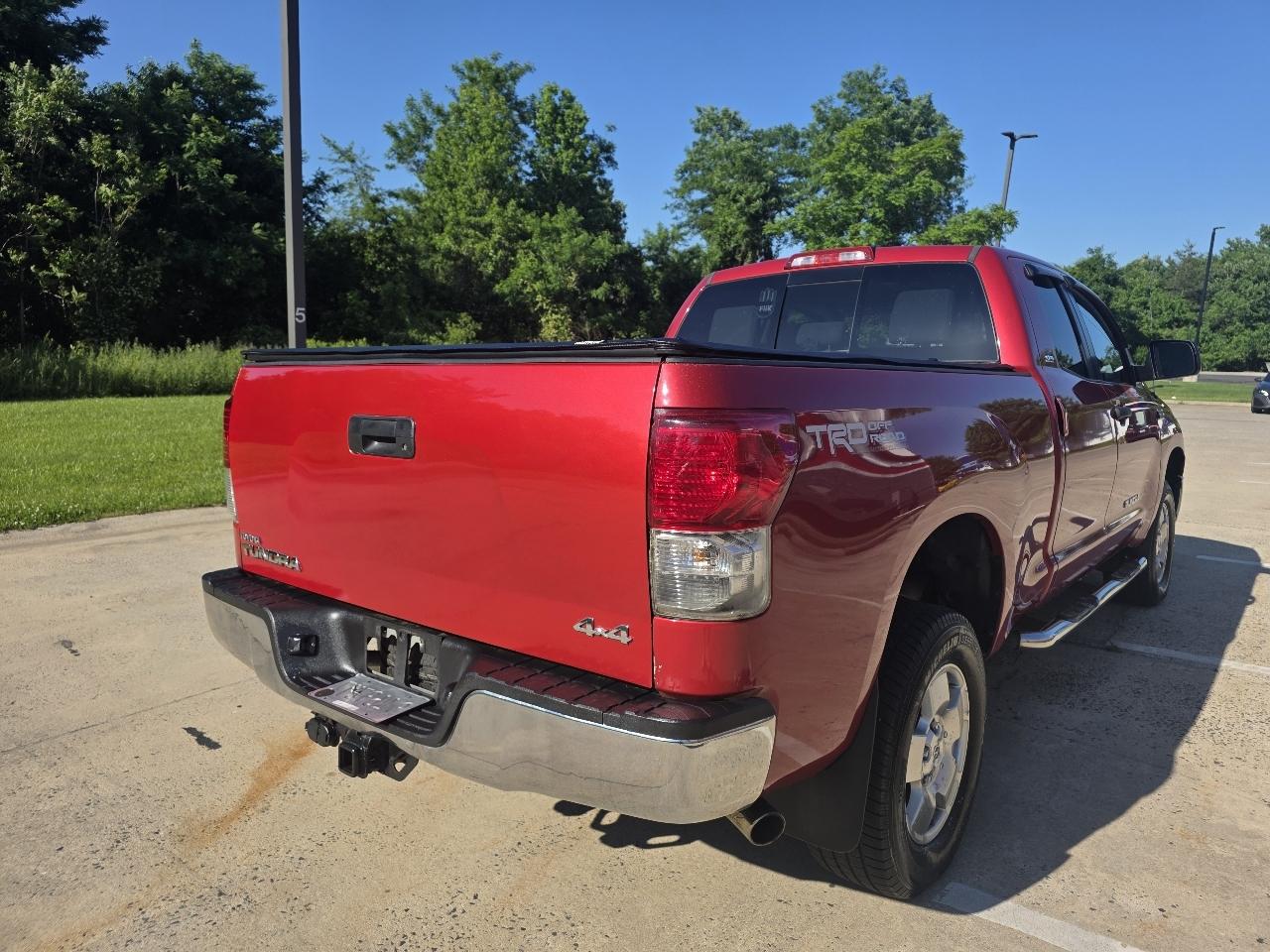 Toyota Tundra Tundra-Grade 5.7L Double Cab 4WD 2011