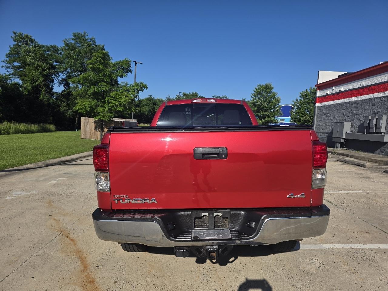 Toyota Tundra Tundra-Grade 5.7L Double Cab 4WD 2011