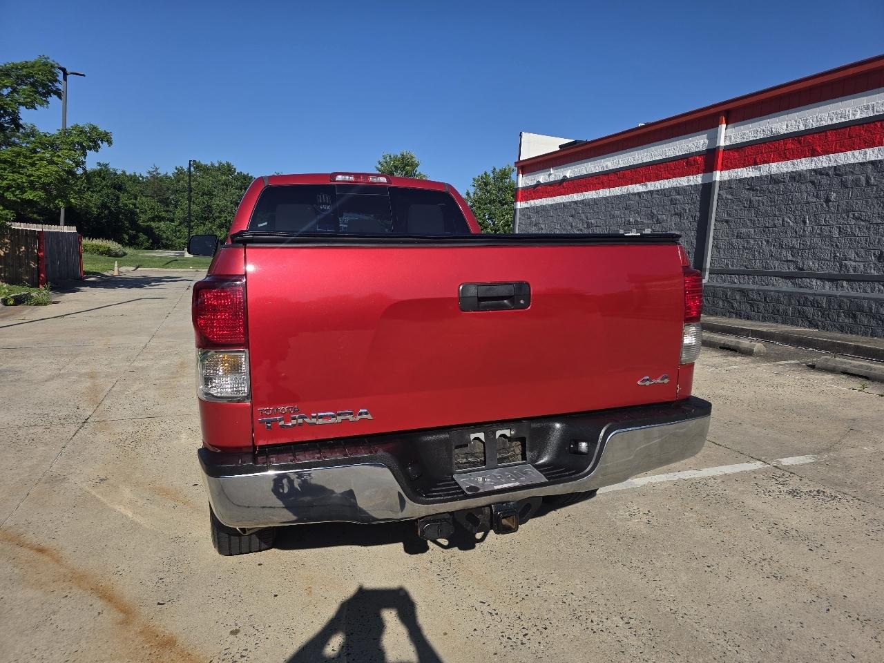 Toyota Tundra Tundra-Grade 5.7L Double Cab 4WD 2011