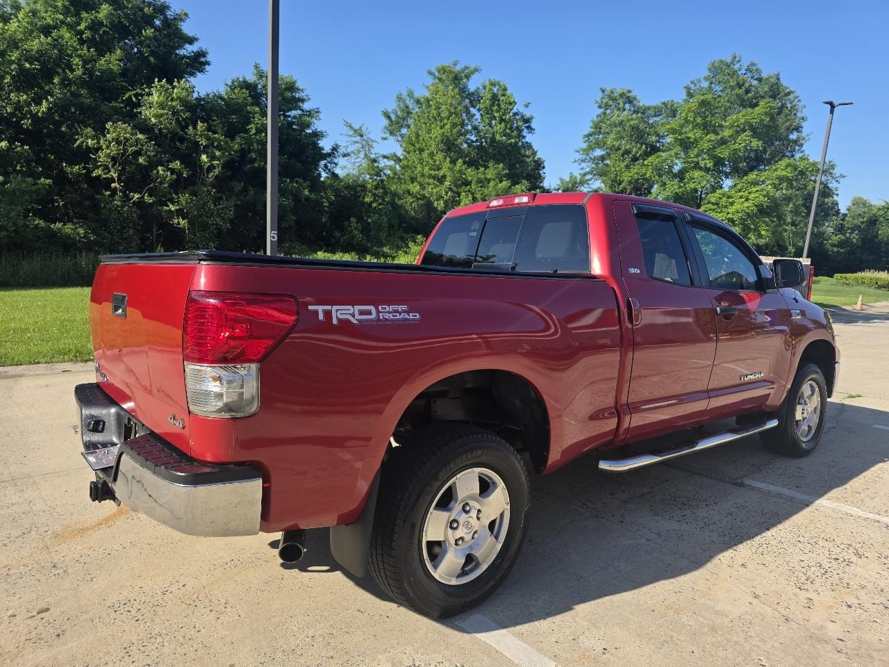 Toyota Tundra Tundra-Grade 5.7L Double Cab 4WD 2011