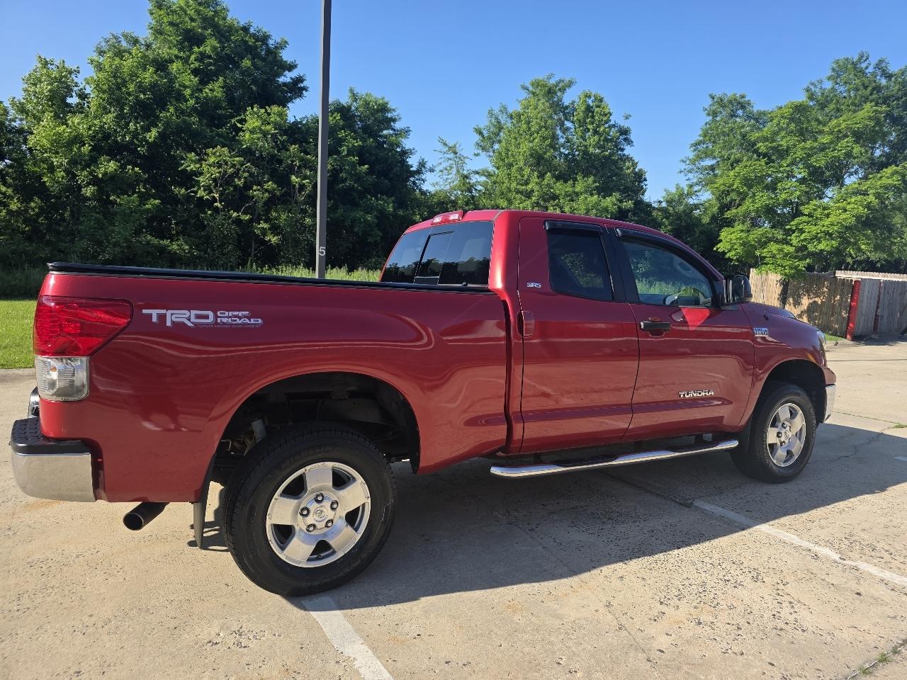Toyota Tundra Tundra-Grade 5.7L Double Cab 4WD 2011