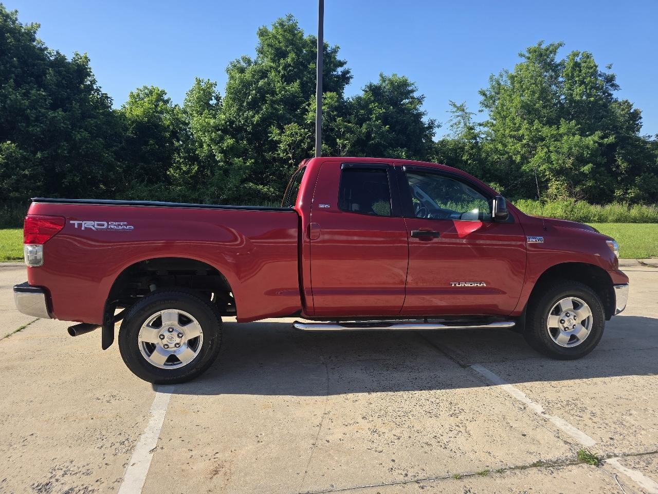 Toyota Tundra Tundra-Grade 5.7L Double Cab 4WD 2011