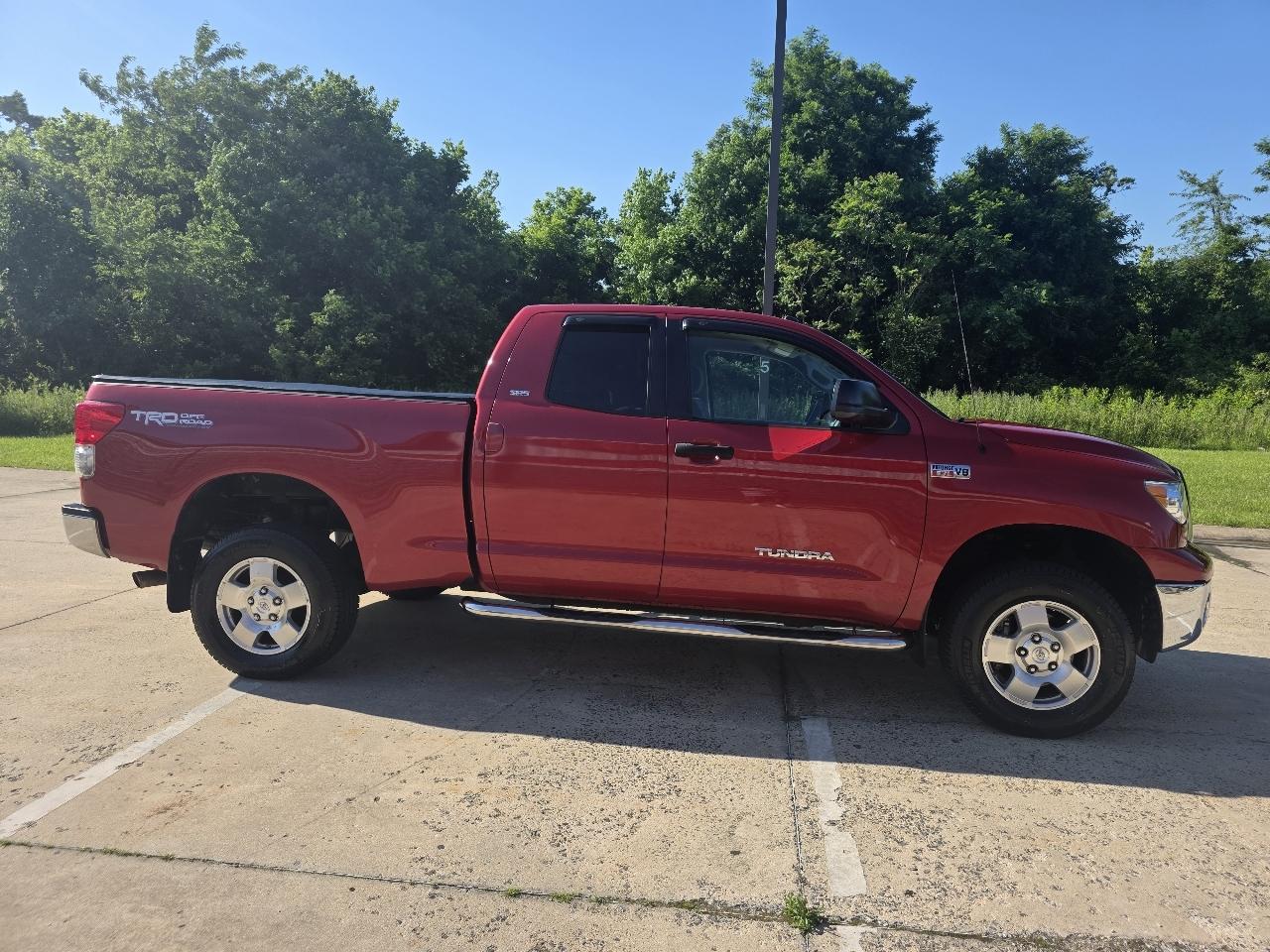 Toyota Tundra Tundra-Grade 5.7L Double Cab 4WD 2011