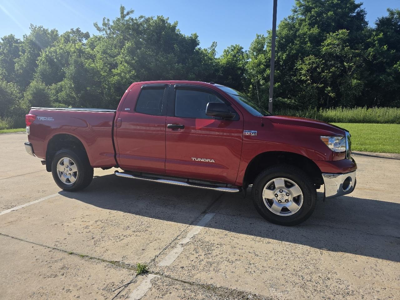 Toyota Tundra Tundra-Grade 5.7L Double Cab 4WD 2011