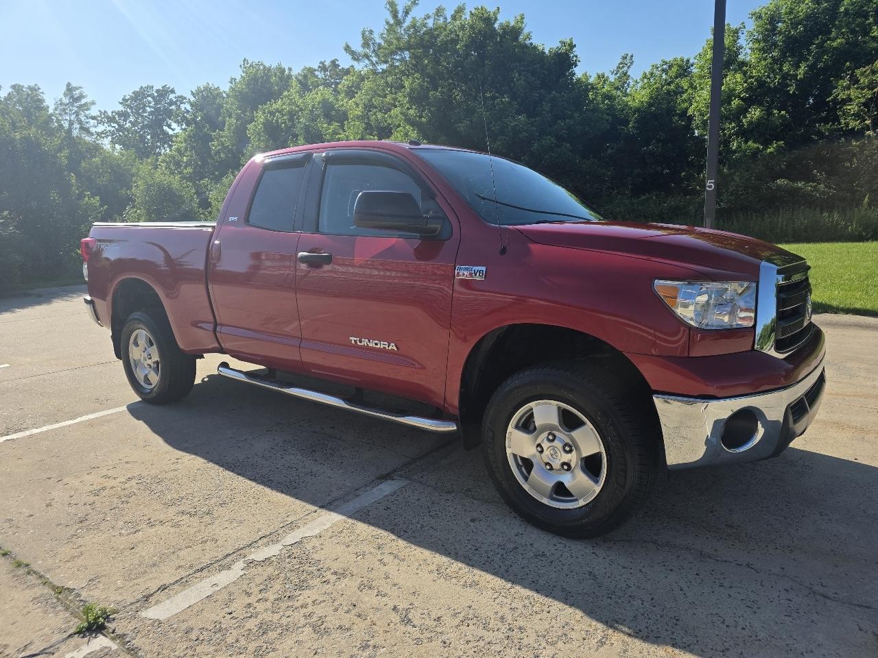 Toyota Tundra Tundra-Grade 5.7L Double Cab 4WD 2011