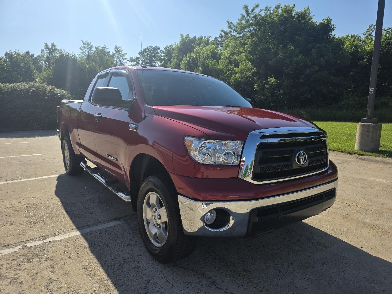 Toyota Tundra Tundra-Grade 5.7L Double Cab 4WD 2011