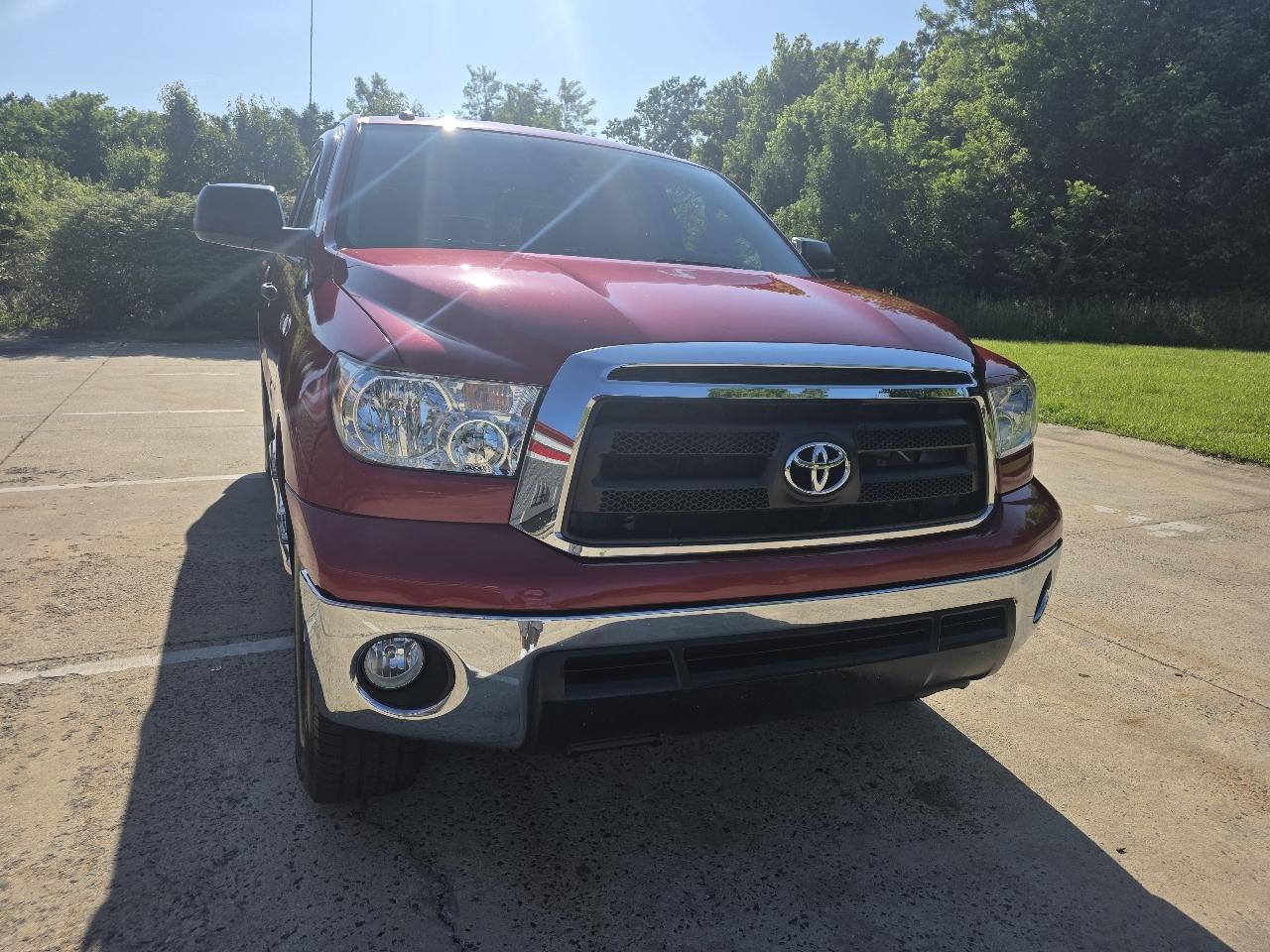 Toyota Tundra Tundra-Grade 5.7L Double Cab 4WD 2011
