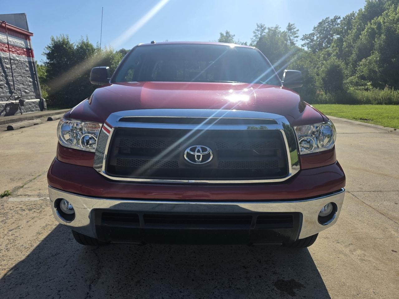 Toyota Tundra Tundra-Grade 5.7L Double Cab 4WD 2011