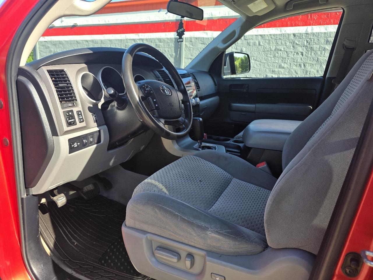 Toyota Tundra Tundra-Grade 5.7L Double Cab 4WD 2011