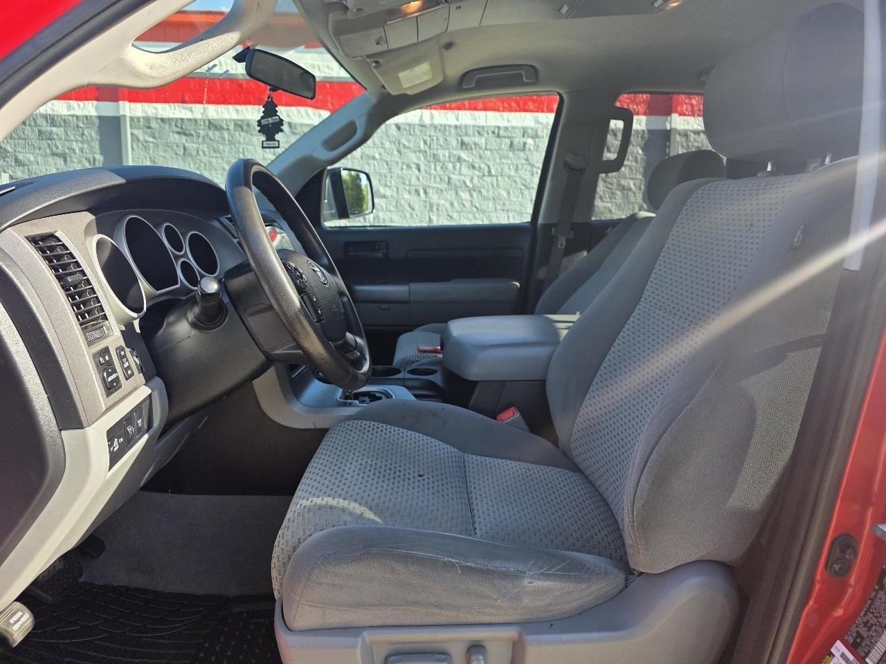 Toyota Tundra Tundra-Grade 5.7L Double Cab 4WD 2011