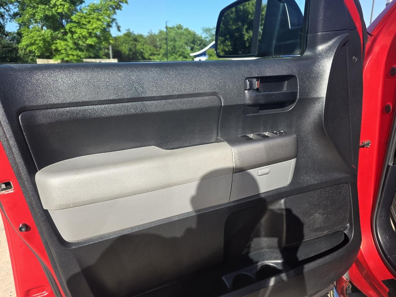 Toyota Tundra Tundra-Grade 5.7L Double Cab 4WD 2011