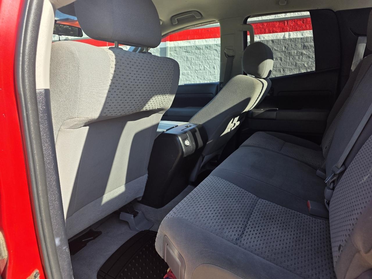 Toyota Tundra Tundra-Grade 5.7L Double Cab 4WD 2011