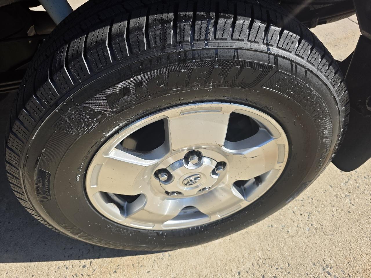 Toyota Tundra Tundra-Grade 5.7L Double Cab 4WD 2011