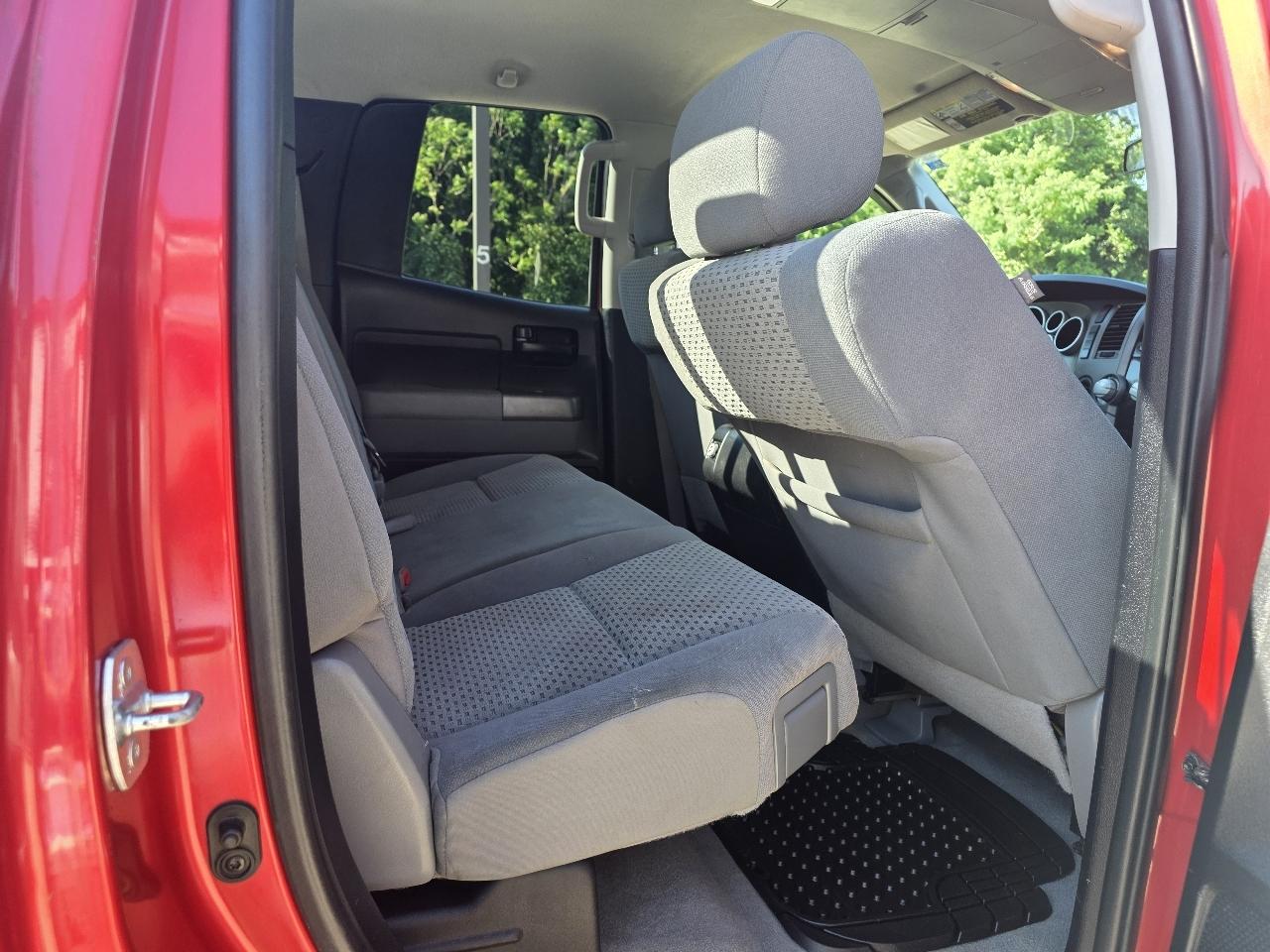 Toyota Tundra Tundra-Grade 5.7L Double Cab 4WD 2011