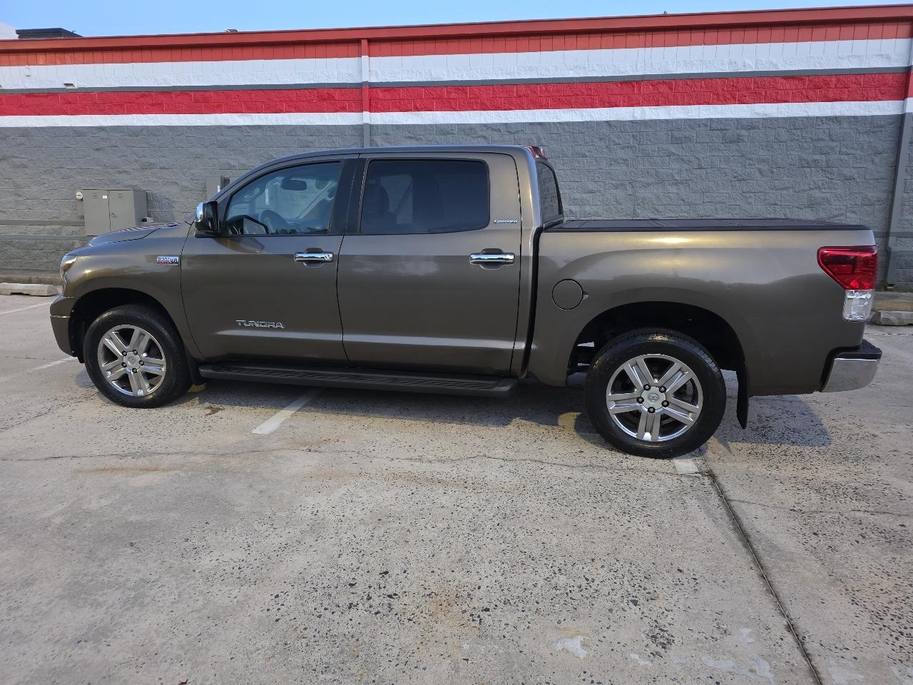 Toyota Tundra Limited 5.7L CrewMax 4WD 2011