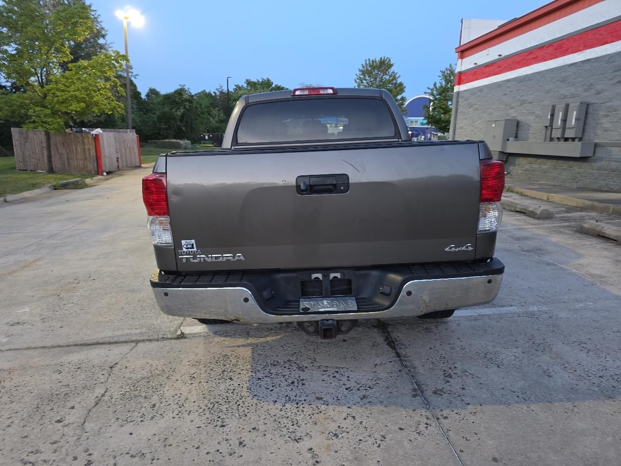 Toyota Tundra Limited 5.7L CrewMax 4WD 2011