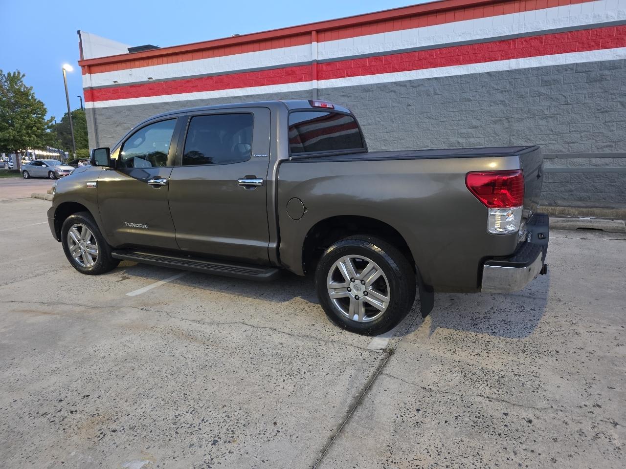 Toyota Tundra Limited 5.7L CrewMax 4WD 2011