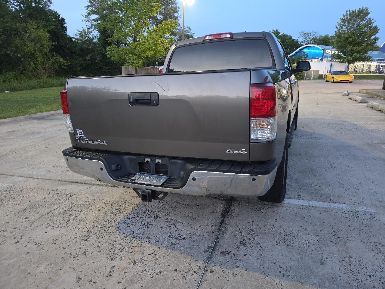 Toyota Tundra Limited 5.7L CrewMax 4WD 2011